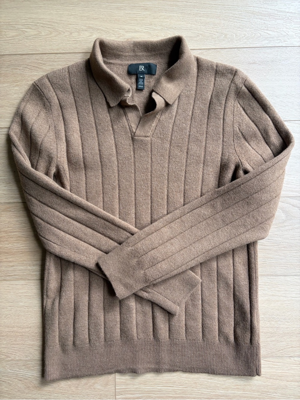 Textured knit merino wool polo knit sweater in mushroom brown/taupe for fall